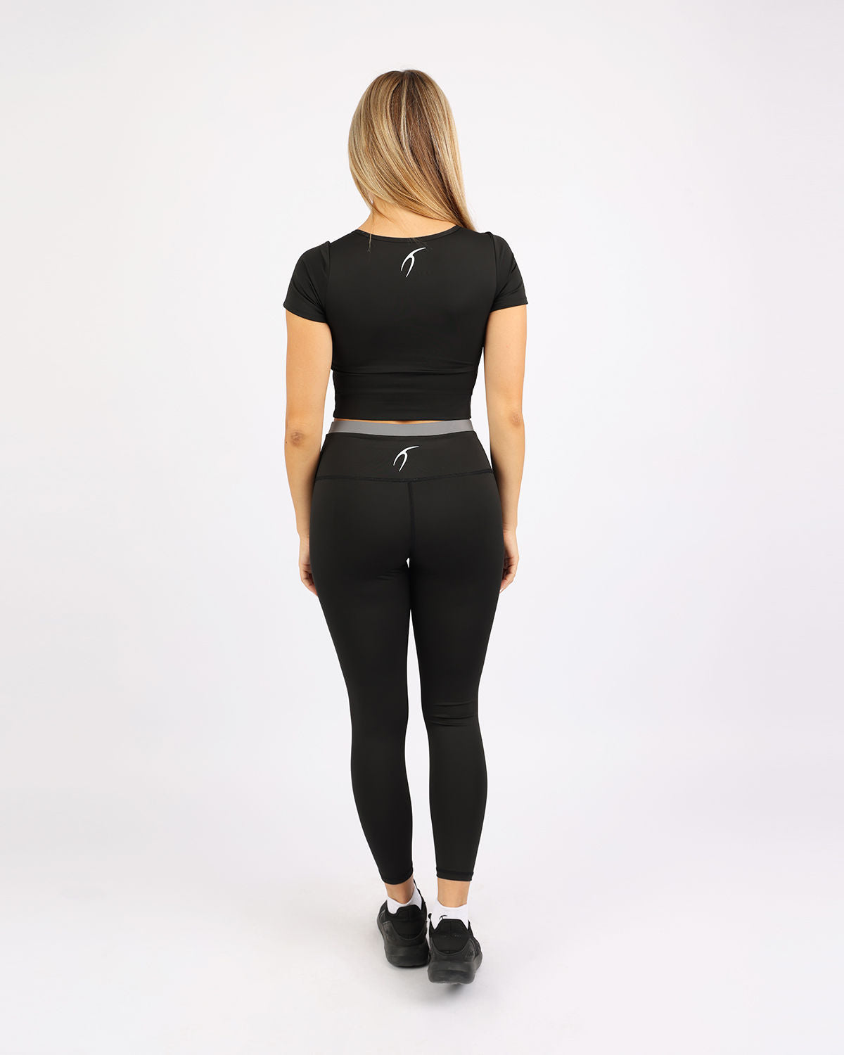 Serenity Sculpt Black Crop Top-Atum -4143097