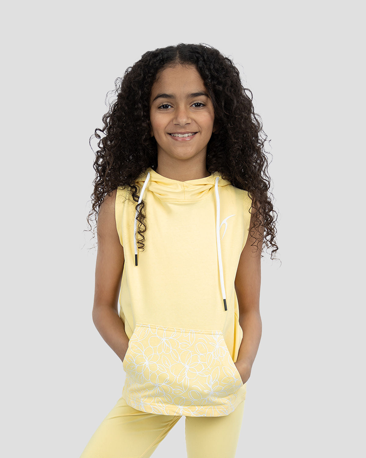 Simple and smooth girls hooded top
