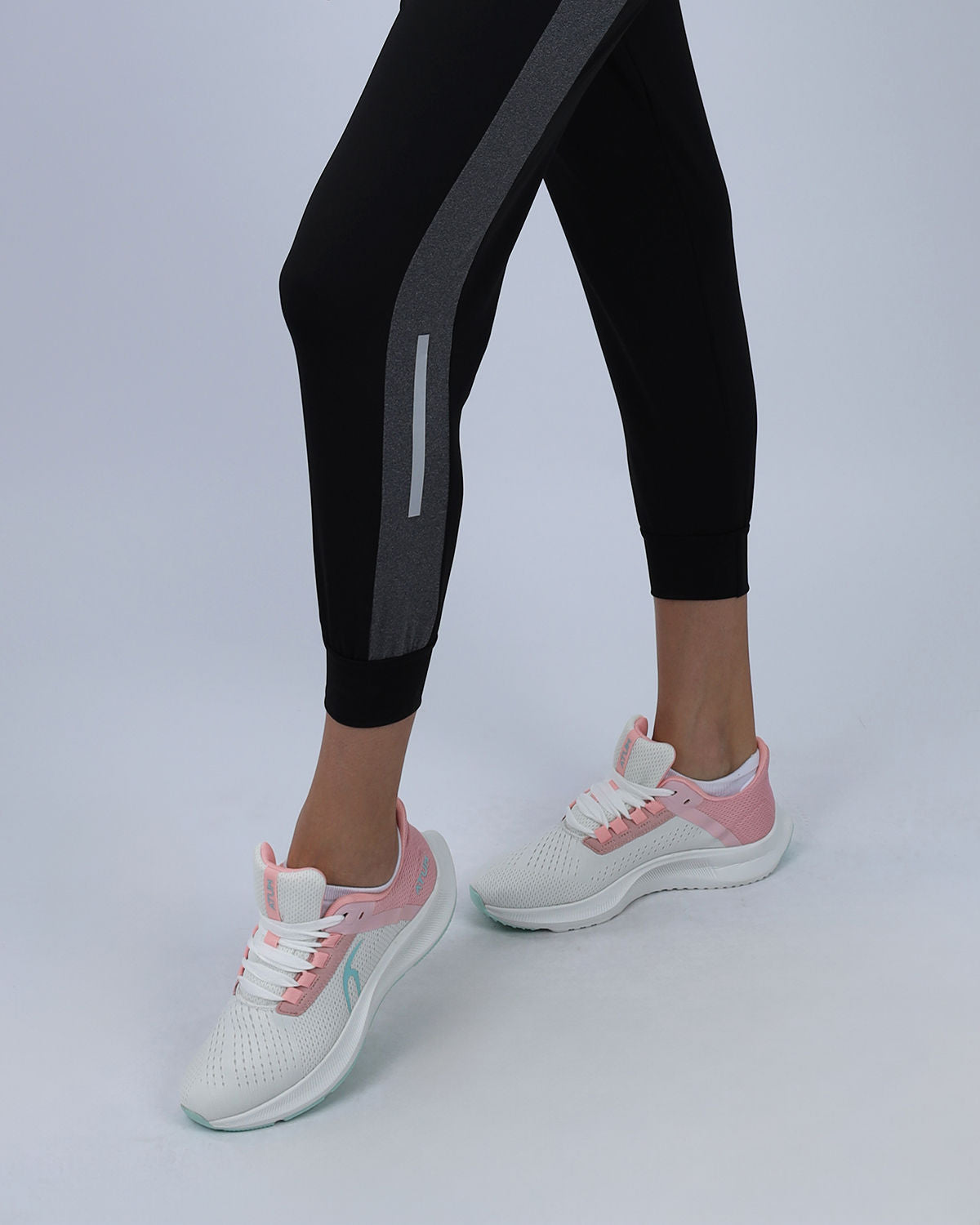 Stride Contrast Panel Black Pants-Atum -55703017
