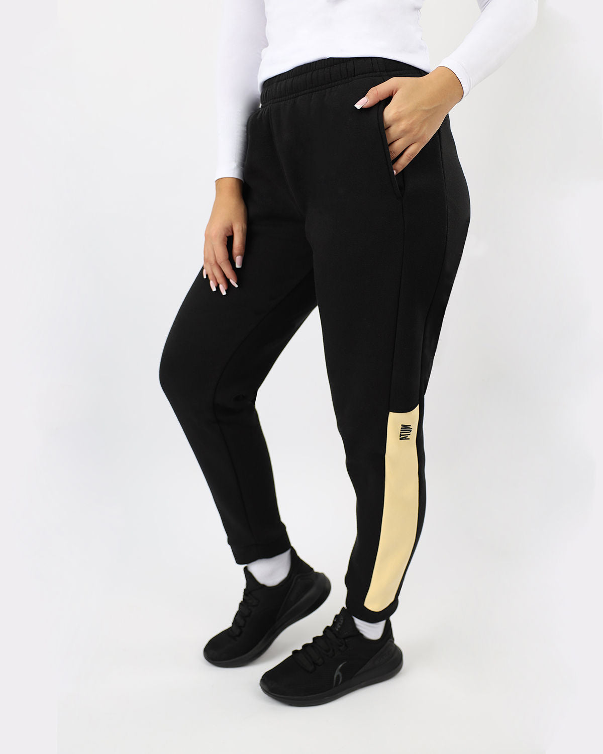 Essential Women's Black Sweatpants-Atum -67095545