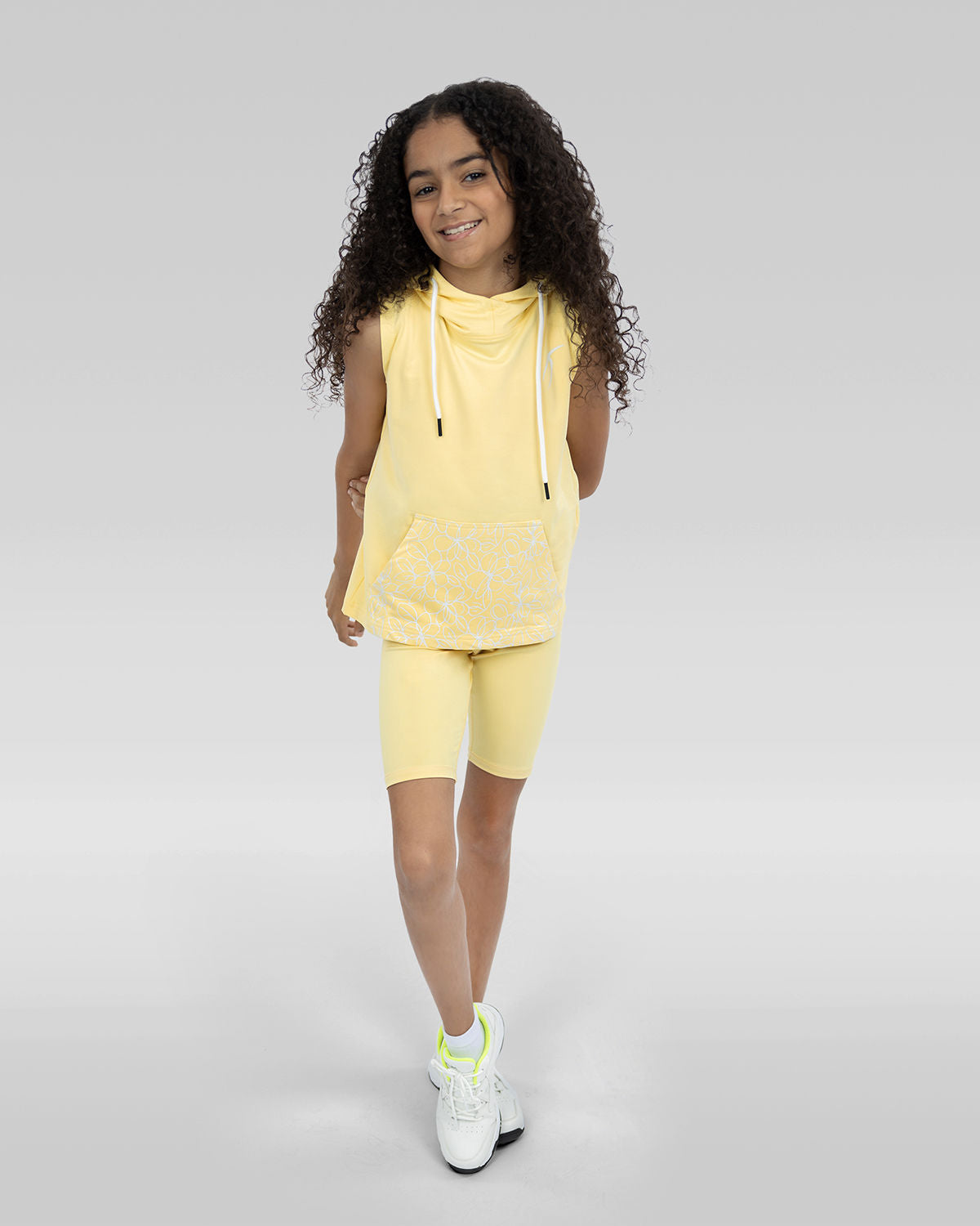 Simple and smooth girls hooded top