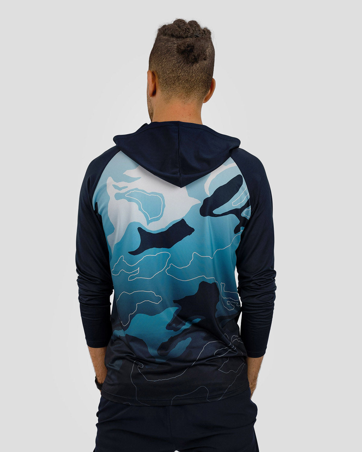 Photo by ð—”ð—§ð—¨ð— SPORTSWEAR Â® on December 20, 2022. May be an image of 1 man wear navy training t-shirt.
